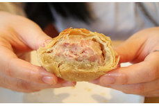 中秋節(jié)已過，看魔都食品店如何將鮮肉月餅打造成排隊2小時盛景！