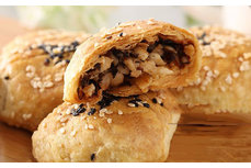 酥餅機(jī)廠家分享金華酥餅制作方法與規(guī)?；瘷C(jī)器生產(chǎn)