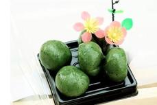 草長鶯飛二月天，拂堤楊柳醉春煙。青團美味人人愛，機器生產(chǎn)高效又衛(wèi)生